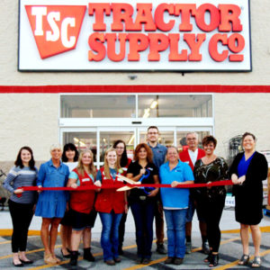 Tractor Supply ribbon cutting photo